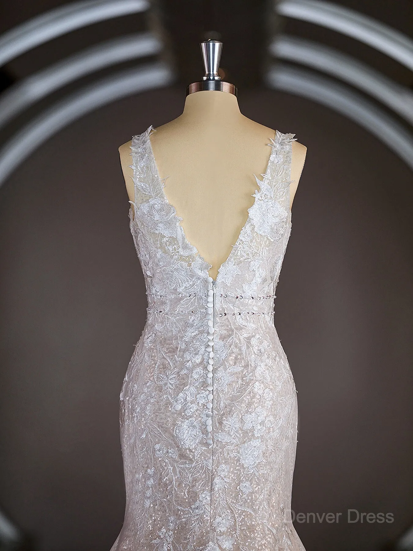 Sheath Straps Sweep Train Lace Wedding Dresses with Appliques Lace
