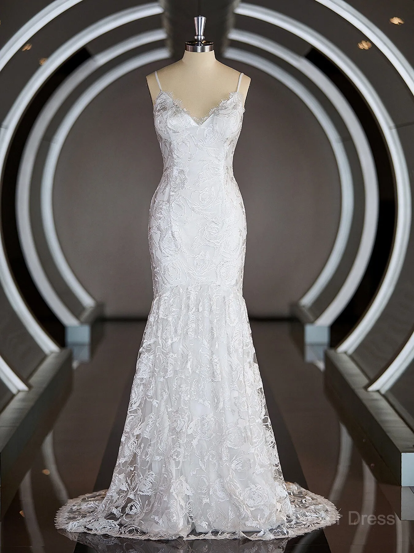Sheath V-neck Sweep Train Lace Wedding Dresses with Appliques Lace