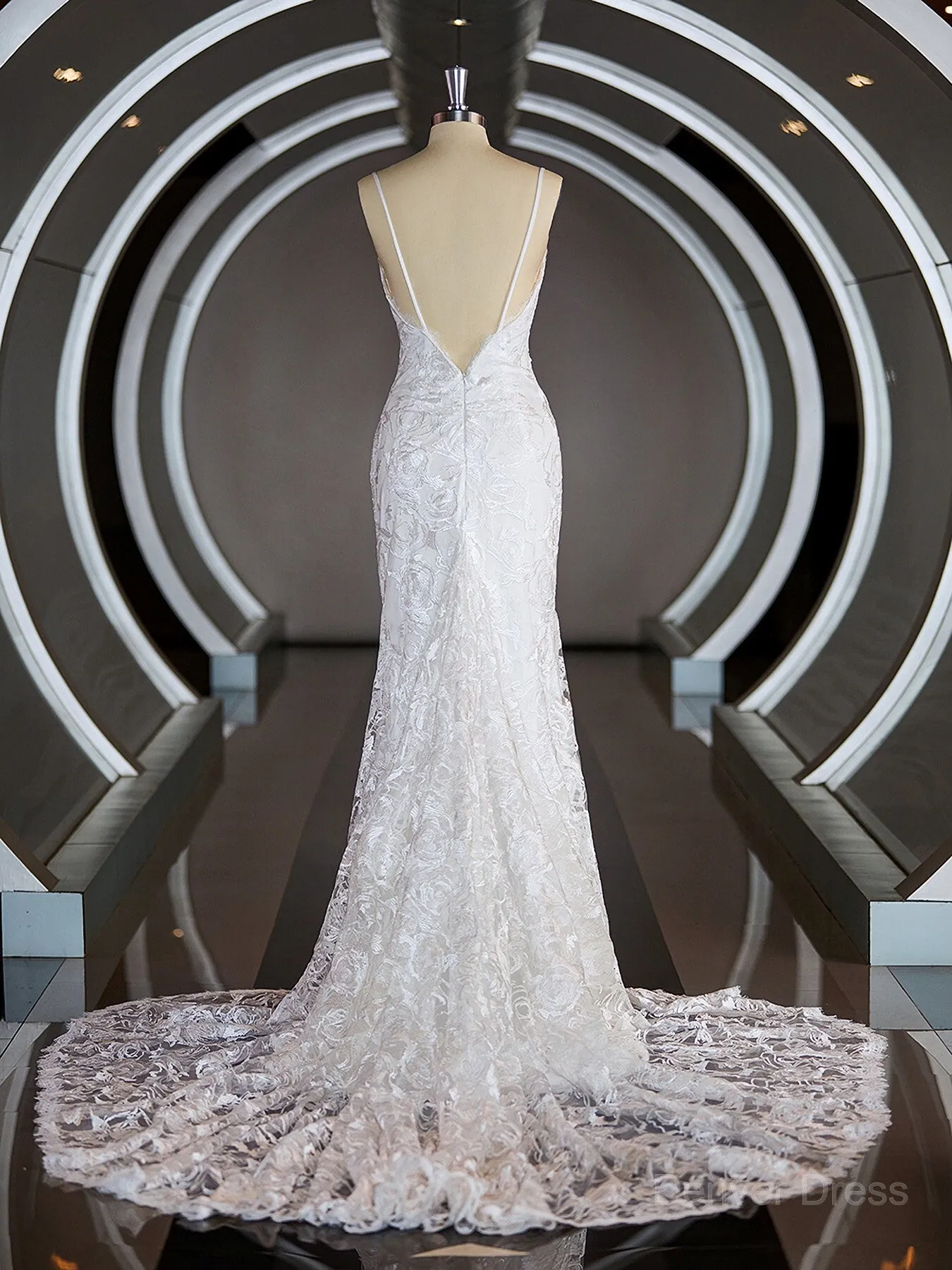 Sheath V-neck Sweep Train Lace Wedding Dresses with Appliques Lace