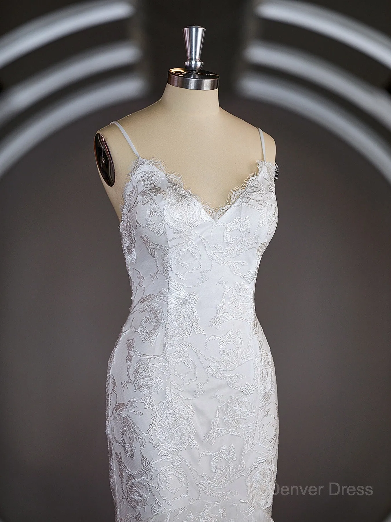 Sheath V-neck Sweep Train Lace Wedding Dresses with Appliques Lace