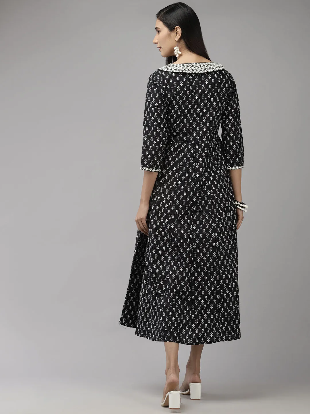 Women Black & White Floral Printed Ethnic Midi Dress
