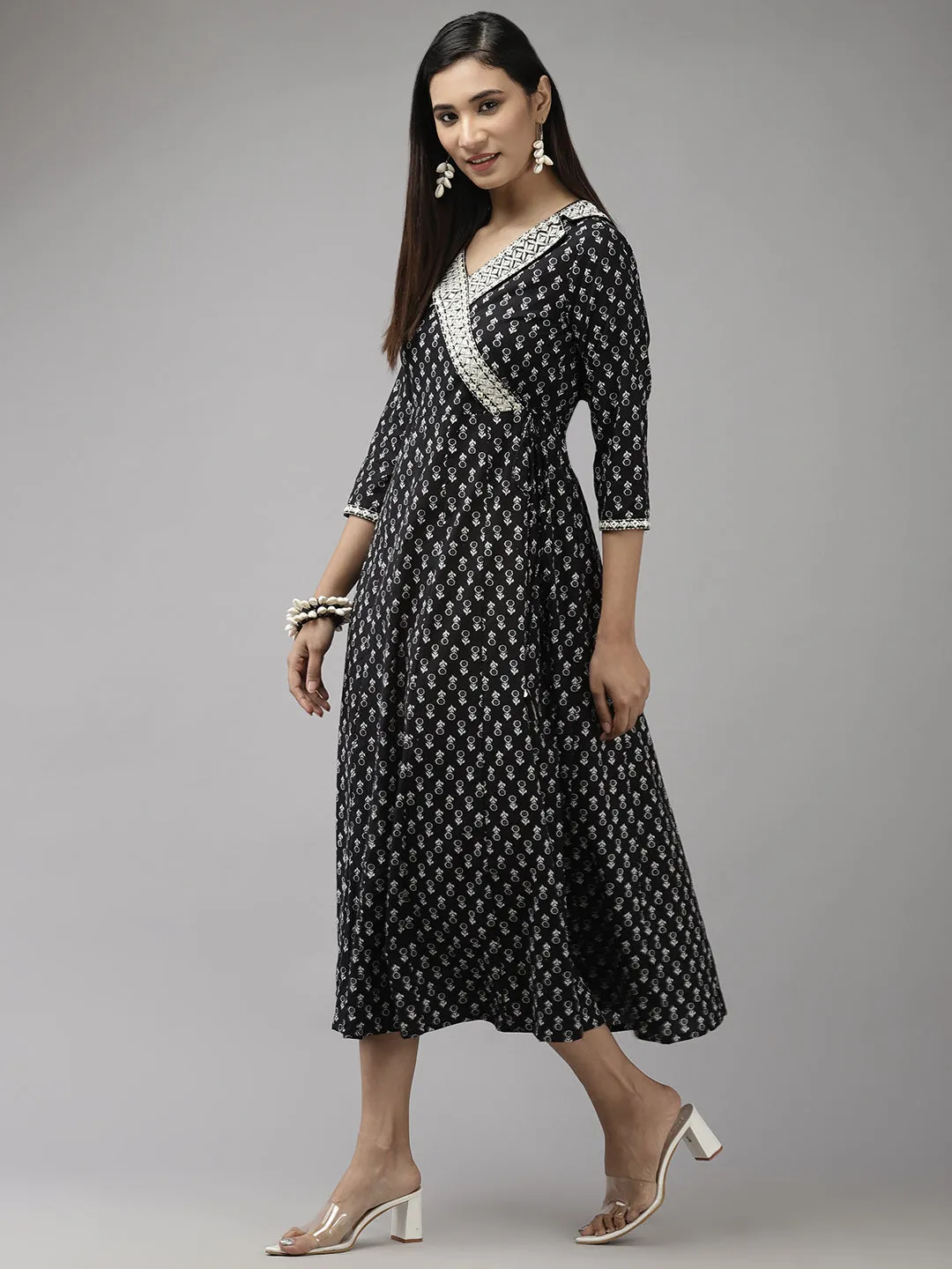 Women Black & White Floral Printed Ethnic Midi Dress